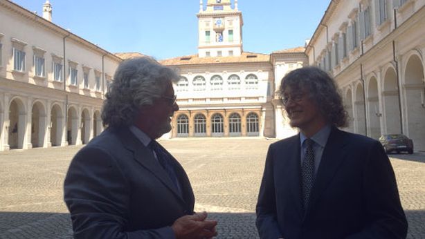 L’ex Cav tenta di accalappiare il M5S