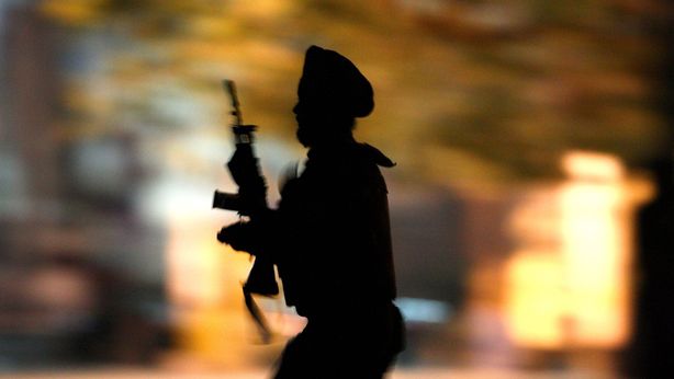UE, proposta ridicola anti terrorismo: bandire armi storiche