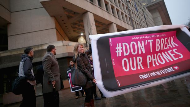 Fbi vince su Apple: sbloccato iPhone attentatore