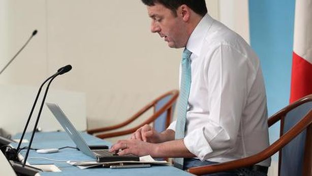Renzi continua ad attaccare: ora sgravi per partite Iva e pensionati
