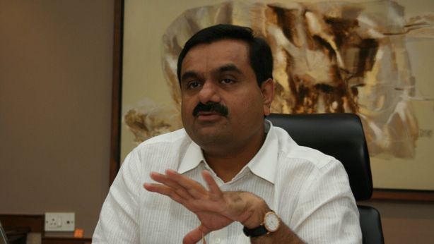 Adani: debito sale del 21% nell’ultimo anno