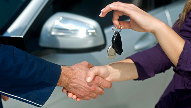Vacanze: il segreto per risparmiare quando si noleggia un’auto