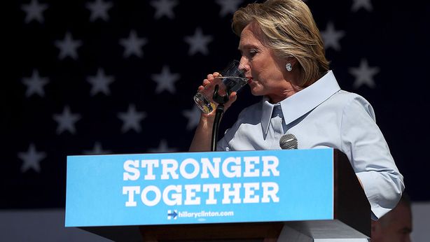 Hillary Clinton e la strana tosse. Nuovi dubbi su condizioni salute (VIDEO)
