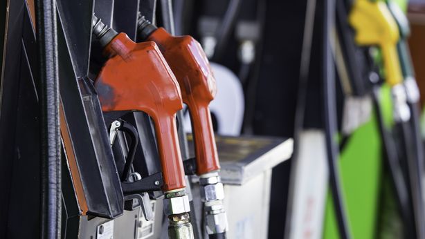 Boom Iva e accise. Petrolio giù, ma in Italia la benzina sale