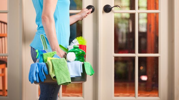 Colf e badanti, aumenti in arrivo. Ecco di quanto