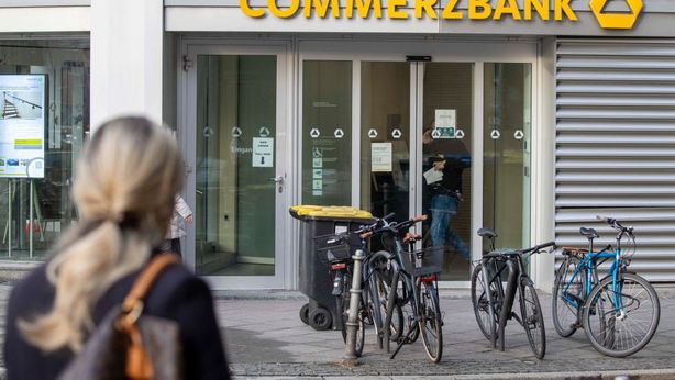 Commerzbank: ministero finanze vuole proseguire nella vendita della sua quota