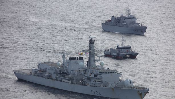 Brexit, navi da guerra Uk mettono fine al blocco dei pescherecci francesi