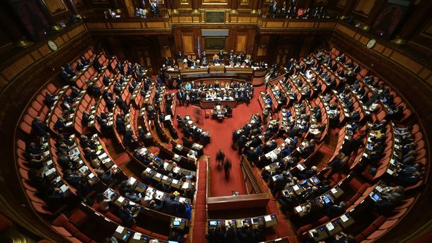 Unioni civili, bagarre in aula. Cirinnà: ho sbagliato a fidarmi del M5S