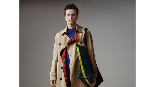 Tartan e spille pregiate. Le novità della collezione Burberry Uomo per l’inverno 2017 – 2018