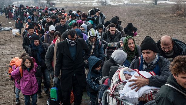 Migranti, studio shock: xenofobi vanno dopati con l’ossitocina