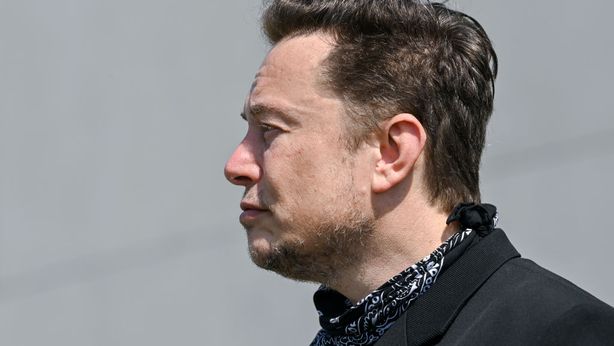 Gli utenti di Twitter dicono a Musk di dimettersi
