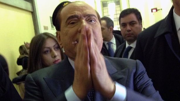 Berlusconi attacca Grillo: “Un comico col vizio di farsi pagare in nero”