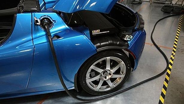 Auto elettriche troppo care, la via del trasporto verde passa per i binari