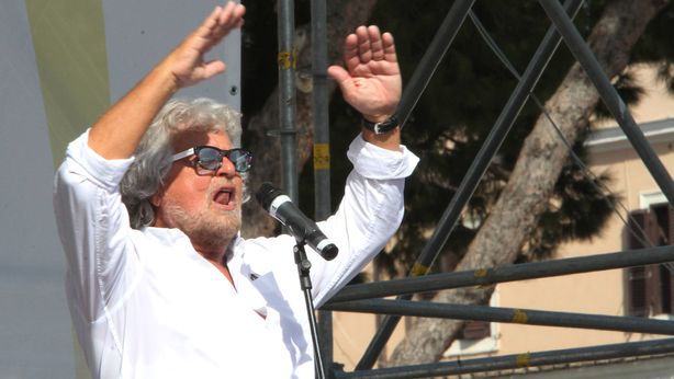 Grillo: Eni, “azienda spolpata e indebitata. Presto sarà svenduta”