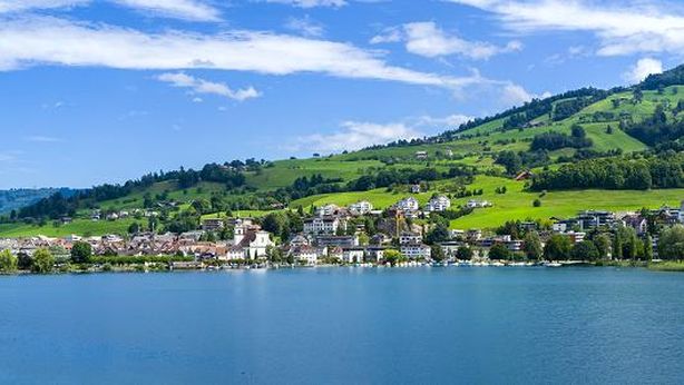 Per la prima volta anche in Svizzera si parla di alzare le tasse