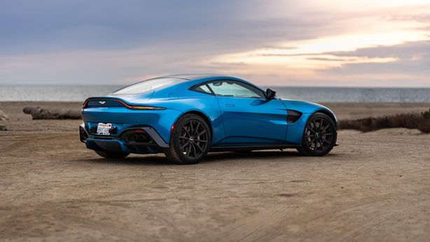 Aston Martin: accordo con Lucid Group per veicoli elettrici