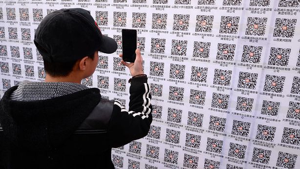 Presto si potrà pagare con anelli o codici a barre