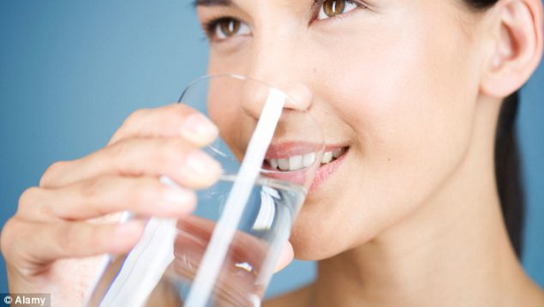 Bere acqua aumenta velocità cervello del 14%