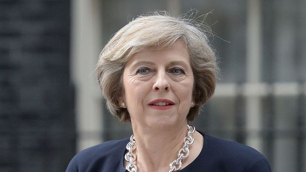 Brexit: sì del governo UK all’intesa, ma May perde pezzi