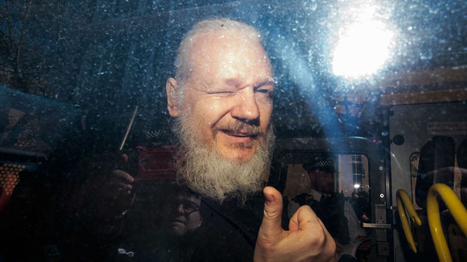 Assange condannato a 50 settimane di prigione, possibile estradizione in Usa