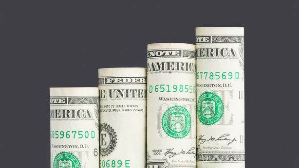 Dollaro sotto pressione con fase risk-on. Tra i catalyst audizione di Warsh