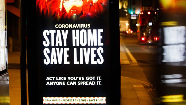 Covid: varianti spingeranno verso nuovi lockdown secondo Oxford Economics