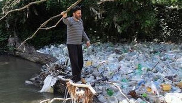 Scienziati creano combustibile liquido da rifiuti plastica