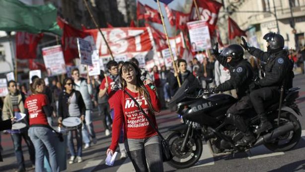 Argentina, sciopero generale di 36 ore dei sindacati contro Cristina paralizza Buenos Aires