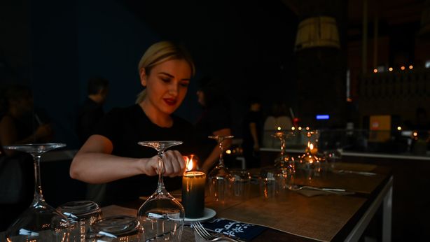 Gli italiani bevono meno o stanno cambiando il modo di bere?