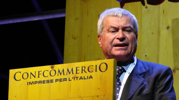 Confcommercio: consumi -11,2% da 2008. Dal 1995 boom tlc (+193%)