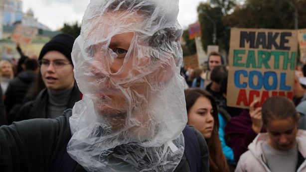 Manovra: spunta la tassa sugli imballaggi. A pagarla chi produce e importa plastica