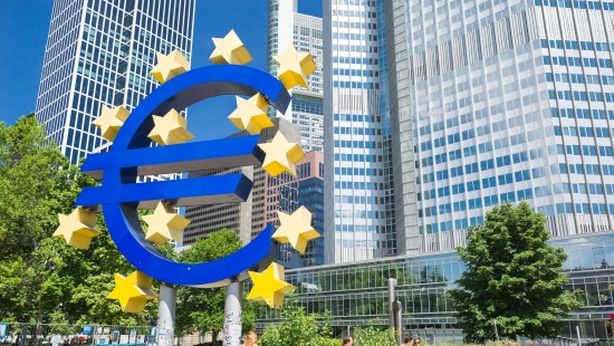 Bce pronta a uscire dalla troika