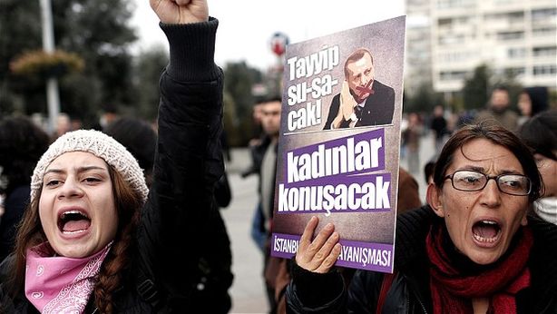 L’alunno Erdogan a scuola dal maestro Berlusconi