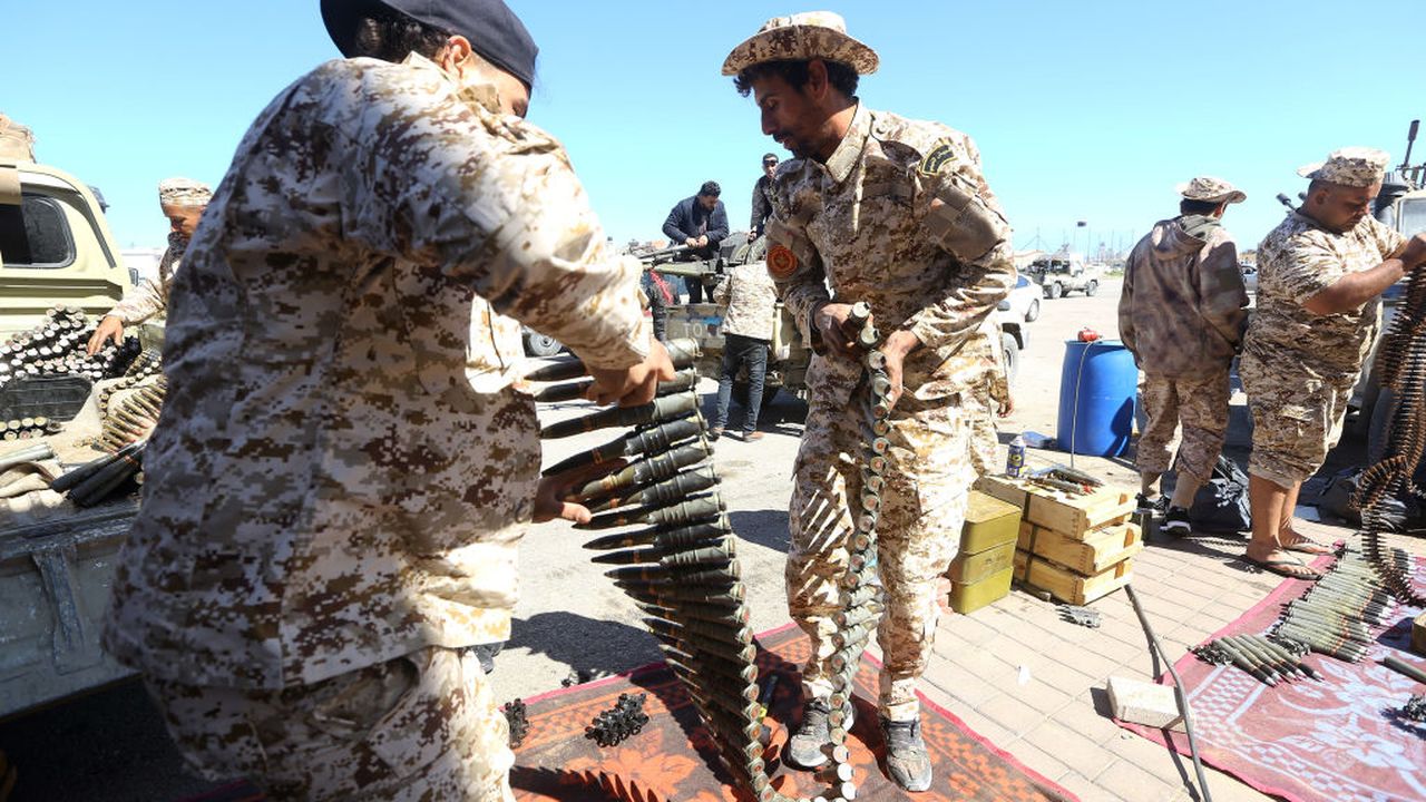 Guerra in Libia: bombardato unico scalo civile di Tripoli