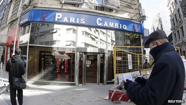 Argentina fuori tempo massimo: limitati acquisti in dollari