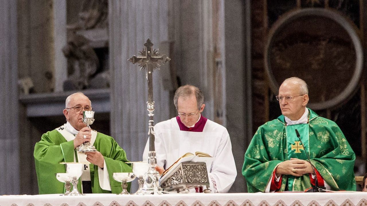 Santa Sede: dalle sigarette al porno, si allarga lo scandalo Vatileaks