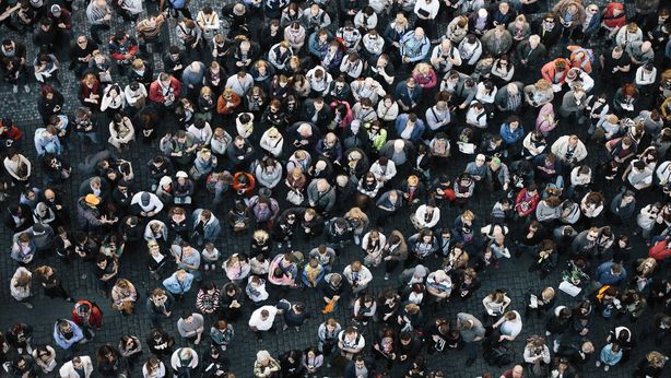 La popolazione mondiale tocca quota 8 miliardi. Ma la crescita inizia a rallentare
