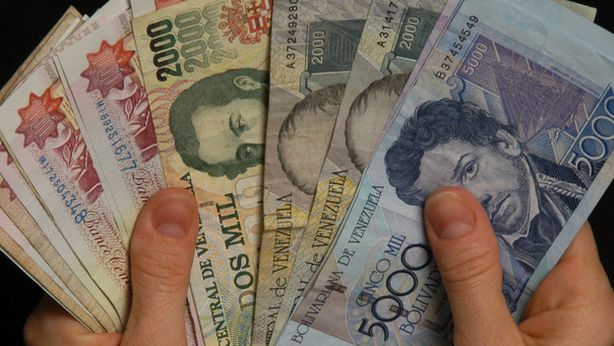 Venezuela esercita controllo sui prezzi per contrastare ninfomania di dollari