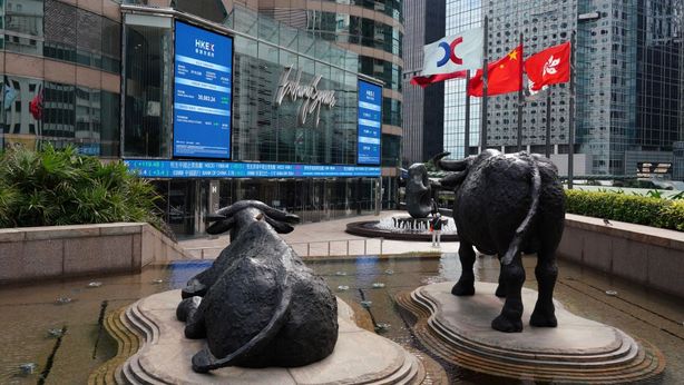 Cina: non solo Pil. I dati vendite al dettaglio e produzione industriale. Borsa Hong Kong sotto pressione