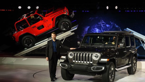 Fca: utili dimezzati. AD Manley conferma target 2019