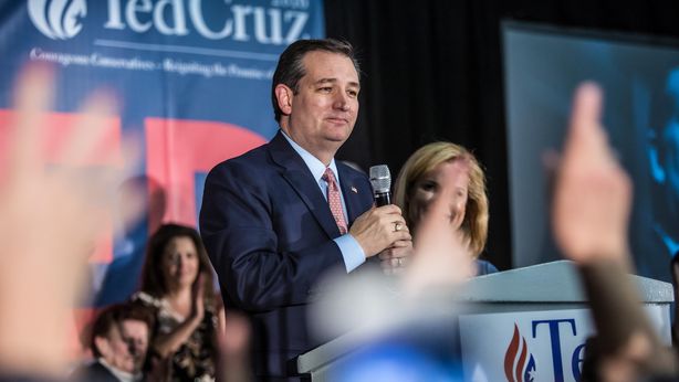Iowa: Ted Cruz batte Trump, testa a testa Clinton-Sanders