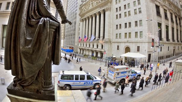 Wall Street in calo ma sopra i minimi. L’Europa torna a far paura