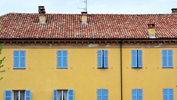 Casa, servono 5,8 anni di stipendio per riuscire a comprarla