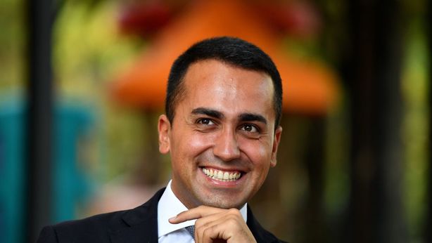 Svolta M5S, non più anti euro. Di Maio parla da leader