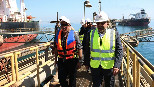 Petrolio vola dopo commenti Iran e Iraq su blocco produzione