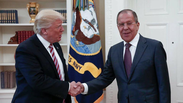 Nuova bufera travolge Trump: “Ha rivelato notizie segrete ai russi”