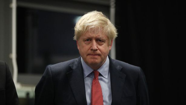 Boris Johnson prima e dopo: dall’immunità di gregge al “restate a casa”