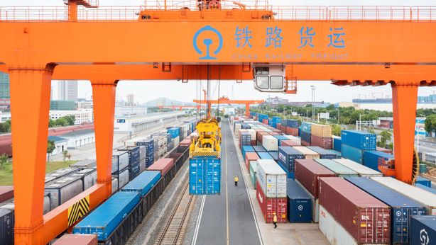 Cina: broker tagliano stime Pil 2022, per Nomura crescita dimezzata rispetto a stime di Pechino