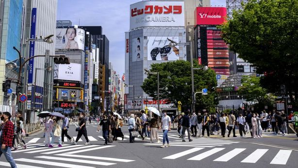 Borsa Tokyo da buy, Nikkei ai nuovi massimi dal 1990. Giù Hong Kong. Oggi Wall Street chiusa