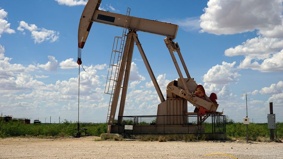 Petrolio ancora in calo, Brent in area 95$. XTB: “sarà cruciale la chiusura di questo mese”